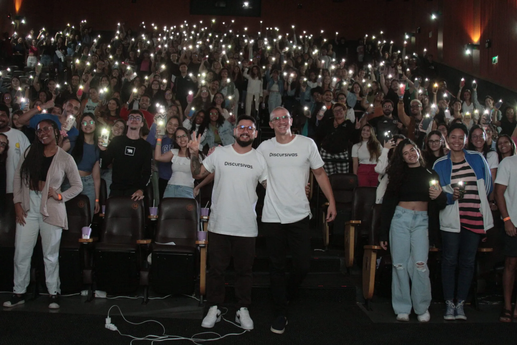 Professores Allan e Café — especialistas em discursivas UERJ
